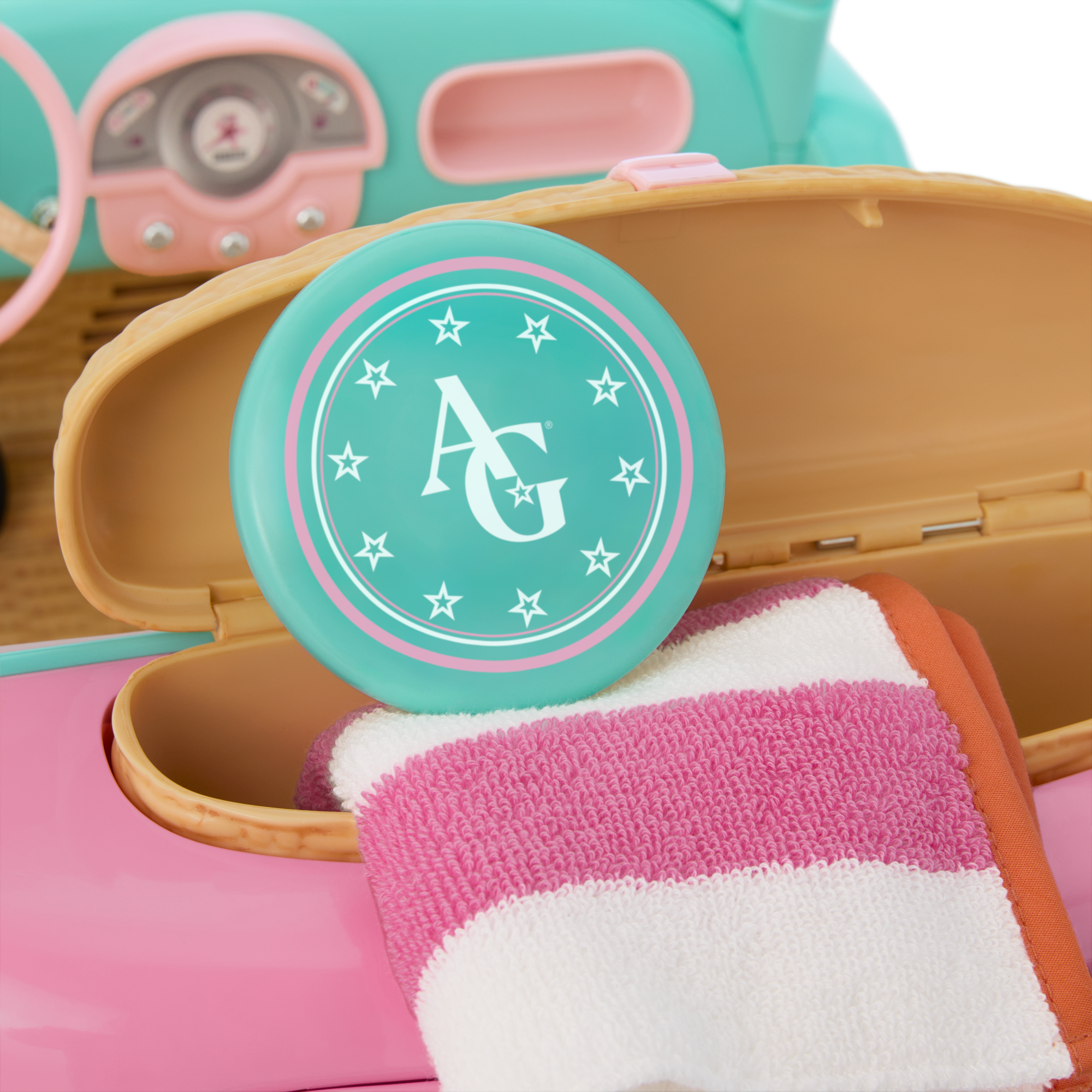 Raquel's Seaside Car for 18-inch Dolls (Girl of the Year 2026) - Image 12