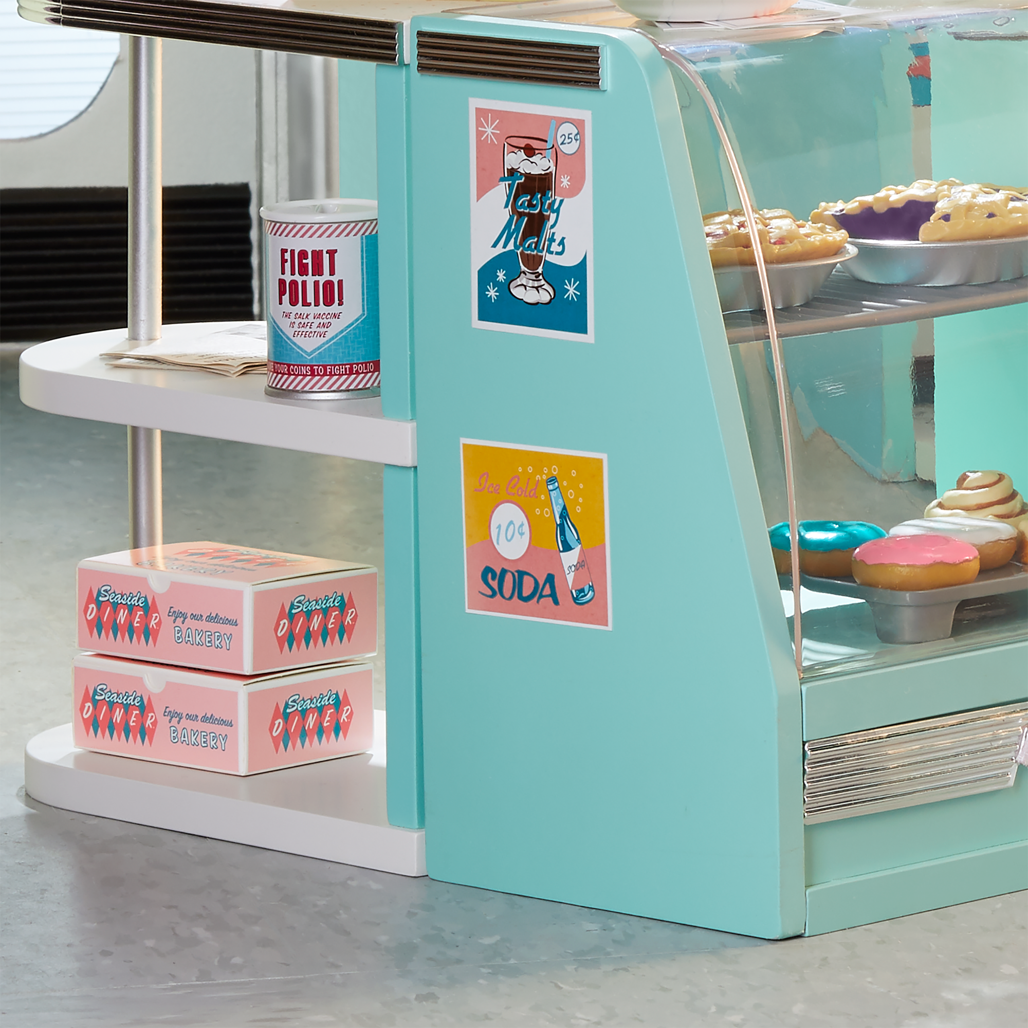 Maryellen's Seaside Diner Bakery Case for 18-inch Dolls (Historical Characters) - Image 6